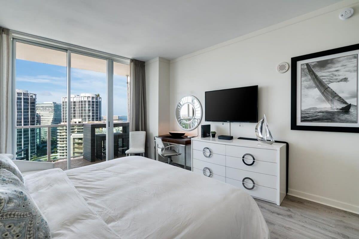 City View Balcony Steps From Restaurants, Peacock Park & Marina Miami Bagian luar foto