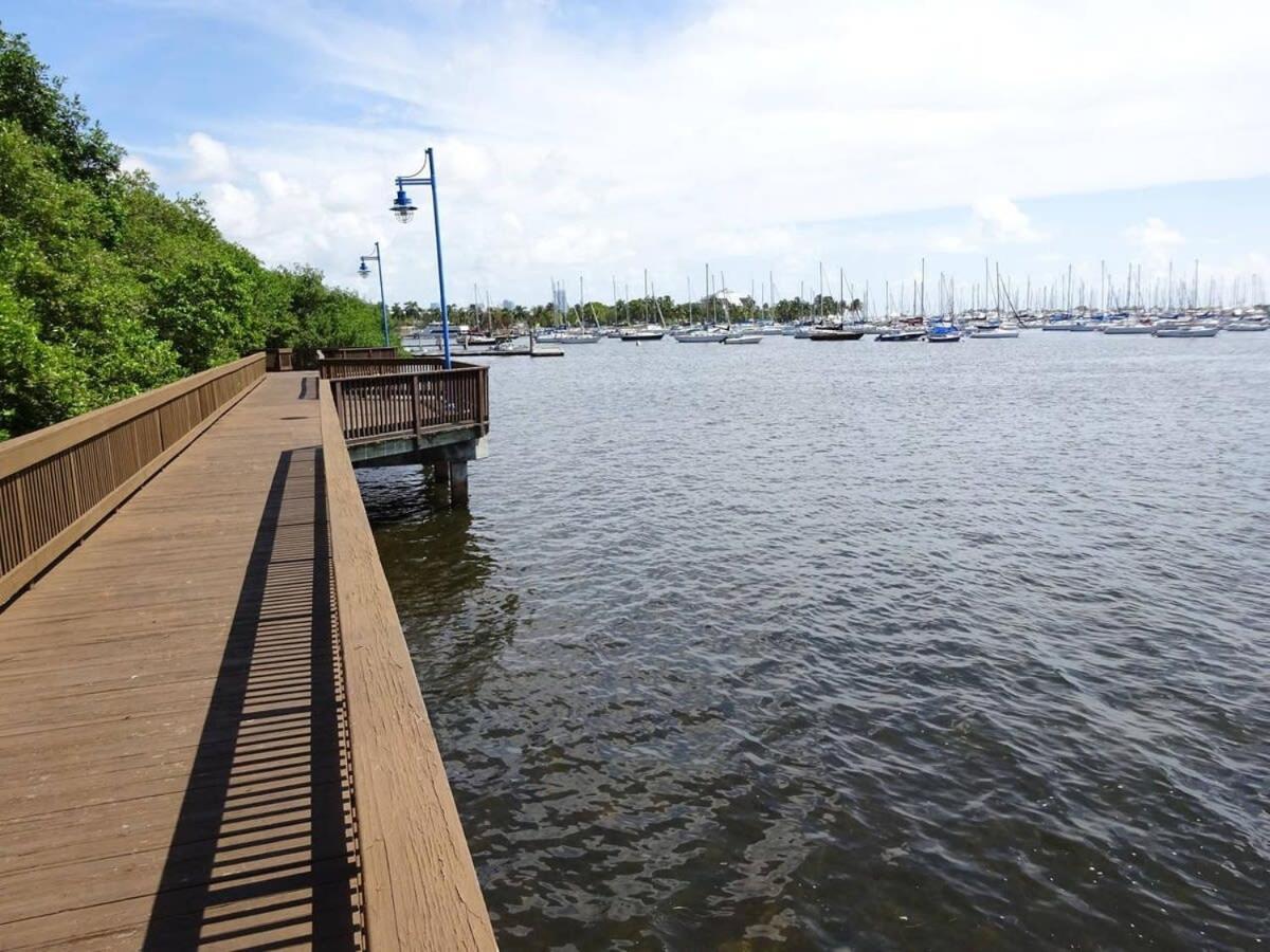 City View Balcony Steps From Restaurants, Peacock Park & Marina Miami Bagian luar foto